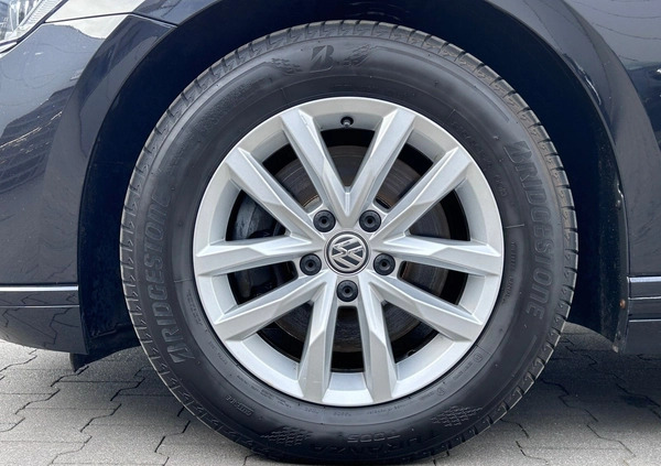 Volkswagen Passat cena 92900 przebieg: 129436, rok produkcji 2020 z Józefów małe 781